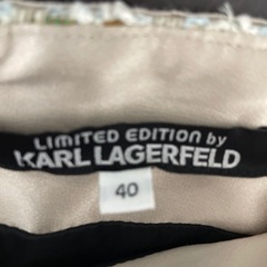 レディーススーツの画像