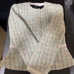 レディーススーツの画像