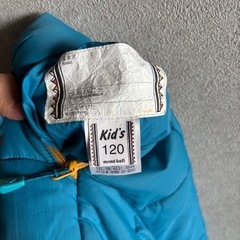 【美品】モンベル Kid's 120 中綿入りフード付きジャケット (ライトブルー)リバーシブルの画像