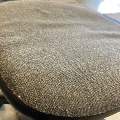 サ2511-284 オフィスチェア グレー 使用感有り 毛玉、キズ汚れ有りの画像