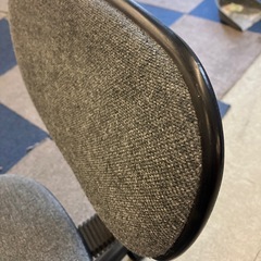 サ2511-284 オフィスチェア グレー 使用感有り 毛玉、キズ汚れ有りの画像