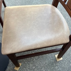 円形木製ダイニングテーブルチェア4脚セットの画像