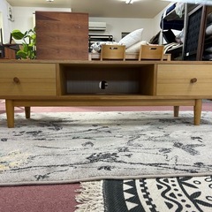 優しいデザインのテレビボードの画像