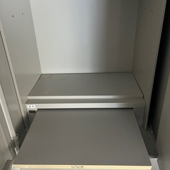 【数日限定品】【美品】オフィス用食器棚キャビネット扉付き定価10万円の画像