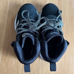 ◼︎ adidas アディダス　スニーカー　18.0の画像