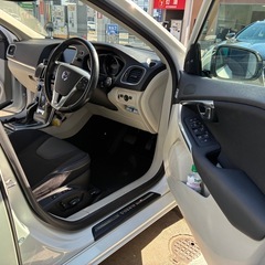 VOLVO V40 T4の画像