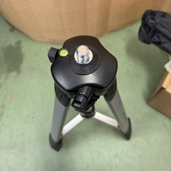 東W43 Vankyo プロジェクタースタンド 三脚 3段階 高さ調整機能 折りたたみ アルミ製 トレイ付 オフィス用/家用 シルバー プロジェクター台 の画像