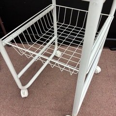 ⭐️激安⭐️ホワイト　キャスター付きワゴンの画像