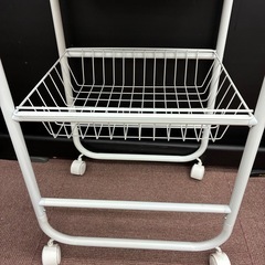 ⭐️激安⭐️ホワイト　キャスター付きワゴンの画像
