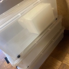 プラスチックの引き出しと箱の画像