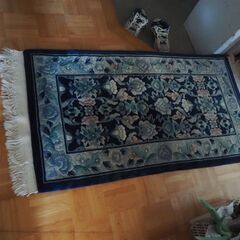 絨毯、１４５x６８、クリーニング済み、美品、だんつうの画像