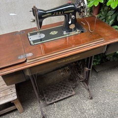 アンティークJUKI足踏みミシンの画像