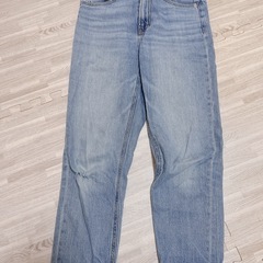  GU スリムテーパードアンクルジーンズ　の画像