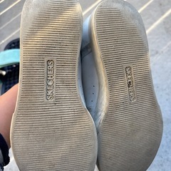 SKECHERS スリップイン ホワイトスニーカーの画像