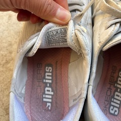 SKECHERS スリップイン ホワイトスニーカーの画像