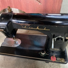 足踏みミシンの画像