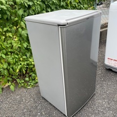 北九州市内配送無料　保証付き 2019年製　アクア冷蔵庫 ブラッシュシルバー AQR-8G-S [75L /1ドア /右開きタイプ]の画像