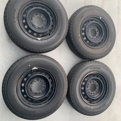 ハイエース純正ホイールタイヤセットの画像