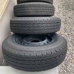 ハイエース純正ホイールタイヤセットの画像