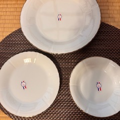 大皿1枚、中皿5枚、浅皿5枚(電子レンジ可能)の画像