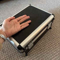 鍵付きアルミケース の画像