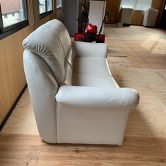 【1/31まで特別価格‼️】2人がけソファ　ホワイト　レザー調の画像