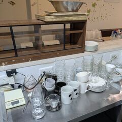 居抜きカフェの家具や厨房器具、食器、テイクアウト資材など全ての画像