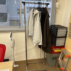 オフィス用ハンガーラックの画像