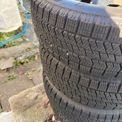 165/65R13スタッドレスタイヤ　ホイール付き　溝ありますの画像