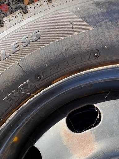 165/65R13スタッドレスタイヤ　ホイール付き　溝あります