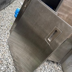 金属製収納棚の画像