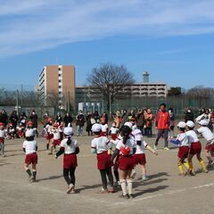 当園は子ども一人ひとりの気持ちを大切にする のびのび保育の幼稚園です。 17名の職員で7クラスを運営しており、人間関係の良さと定着率の高さが自慢。 16:30に終礼があり、ほとんどの職員が定時に退勤しています。の画像