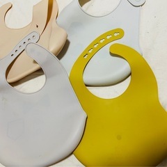 シリコン食事エプロン4枚の画像