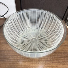 未使用【OXO】クリアサラダスピナー 片手で簡単！プッシュ式 野菜水切り器の画像