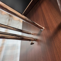 差し上げます　カーテン付きハンガーラック グレーの画像