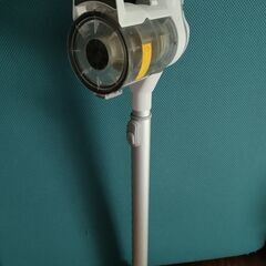 掃除機　ごみ溜め紙パック不要のもの　フル充電可　充電器あります　説明読んでくださいの画像