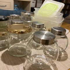 ビン類、タッパーの画像