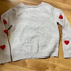 【美品】H&M 赤いハート刺繍 セーター 98/104の画像