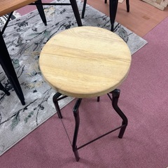 古き良き時代のスチール製カウンターチェアの画像