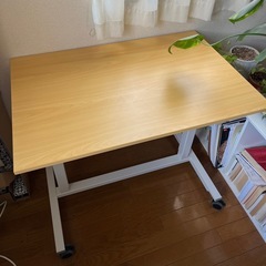 スタンディングデスク　机の画像
