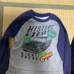 130センチ　秋冬服 トレーナー　長袖Tシャツの画像