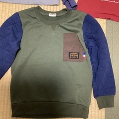 130センチ　秋冬服 トレーナー　長袖Tシャツの画像