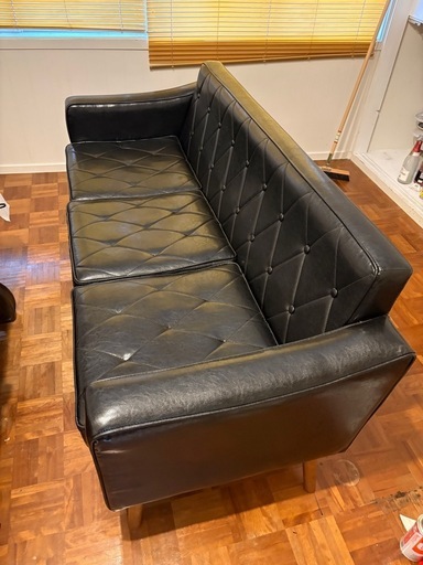 黒革レザーソファ