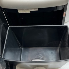 大型 Fellowes フェローズ 業務用 シュレッダー SB-85C キャスター付き 細断枚数15枚 ダストボックス容量26.5L 
事務用品の画像