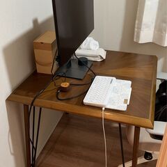 ダイニングテーブル（ACME Furniture）の画像