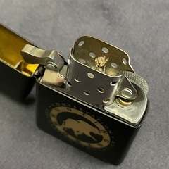 [未使用に近い]ZIPPOのWORLD HUNT CONSERVATIONデザインのライターです。の画像