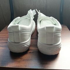 新品 22.5cm レディース スニーカー ホワイト シューズ 靴 カジュアル 識別番号:(960-Z)の画像