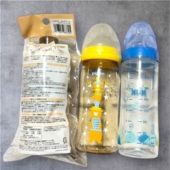 プラスチック哺乳瓶2本&ミルクケースセットの画像
