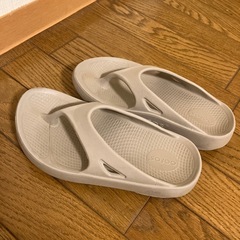 OOFOS  レディースサンダルの画像