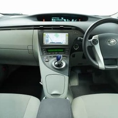 人気のハイブリッド車🤗トヨタ プリウス S LEDエディション🌞🌈の画像